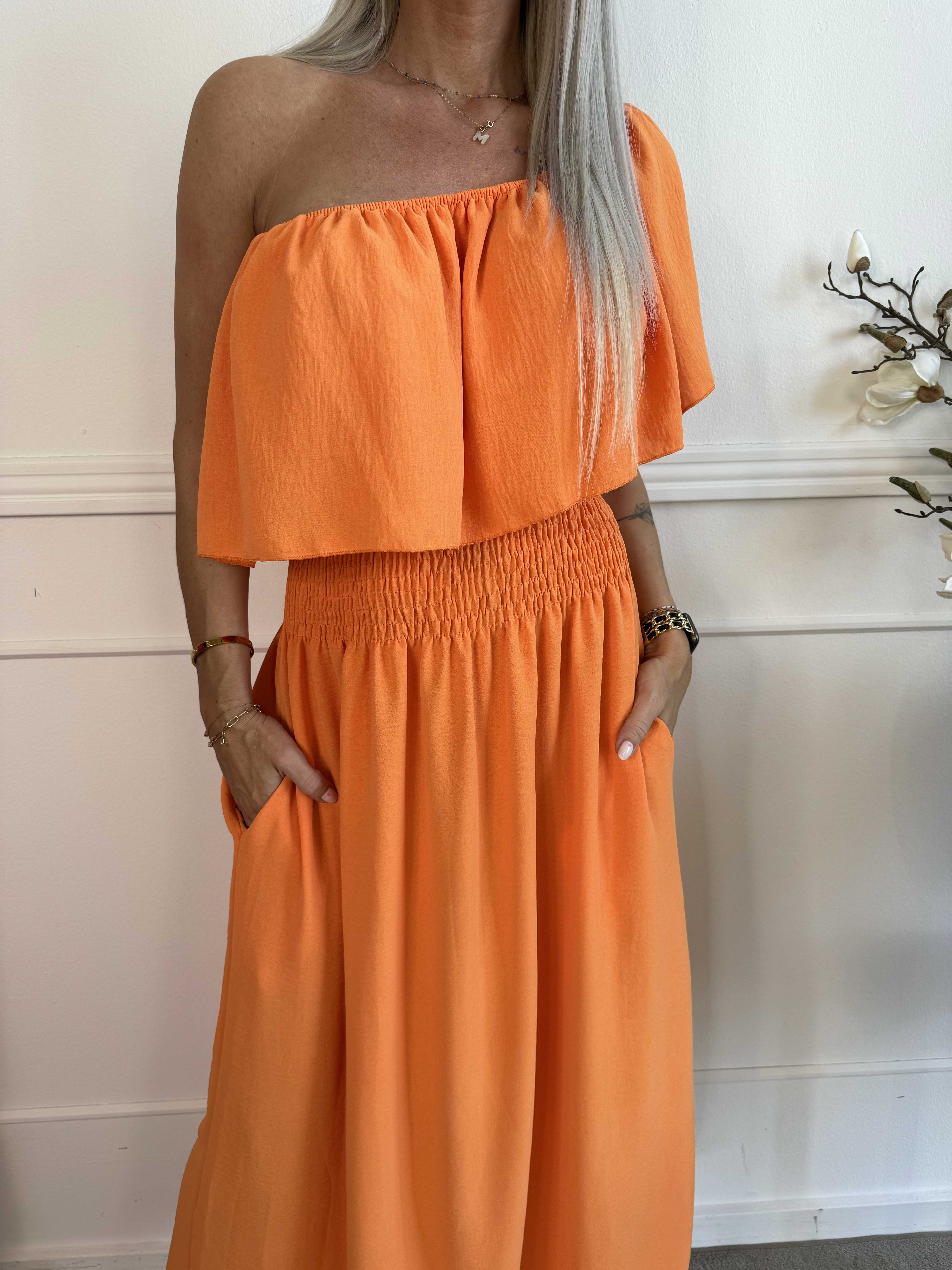 Rachel - Lang kjole med lommer og flæsekant